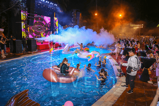tat-nien-y-tuong-pool-party